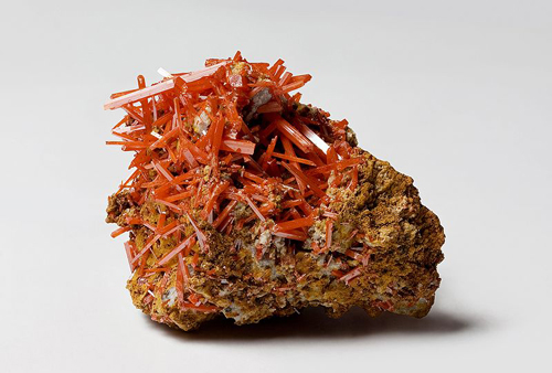 500px-Crocoite_from_the_Dundas_extended_mine,_Dundas,_Tasmania,_Australia.jpg